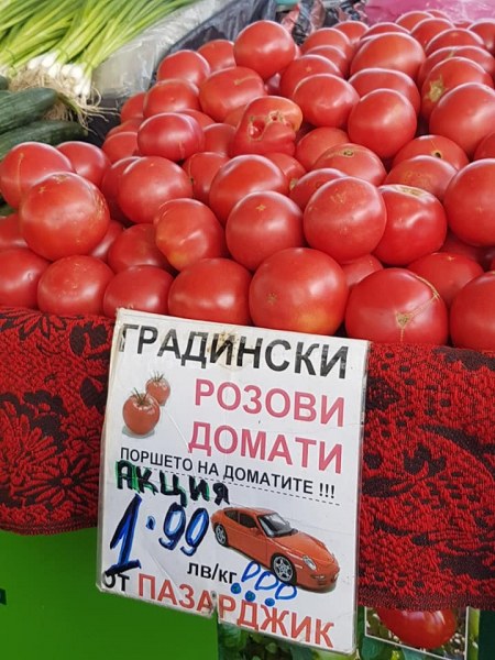 Ум за бизнес: Провокативни реклами вдигат продажбите на домати в София