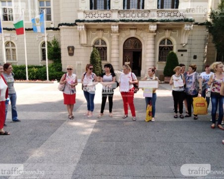 Консенсус: Вдигат заплатите на сестрите по детски градини и училища в Пловдив