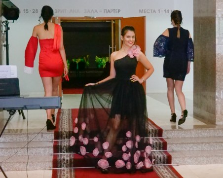 Младите дизайнери от АМТИИ превзеха Дома на културата в Пловдив