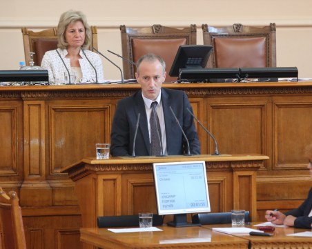 Учебниците по история да бъдат коригирани, отсече образователният министър!