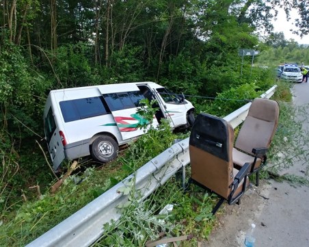 Общинар карал буса с деца, който катастрофира до Ловеч