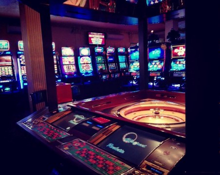 Служителка на казино в Пазарджик си тръгна с 2600 лева от оборота