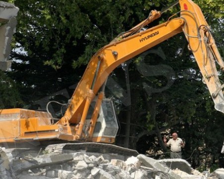 Строителна фирма скъса кабел, остави 4200 софиянци без ток