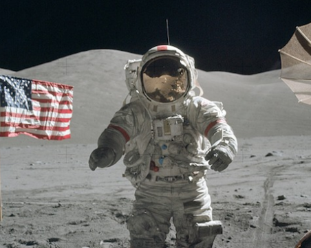 За пръв път: НАСА отваря проби от Луната