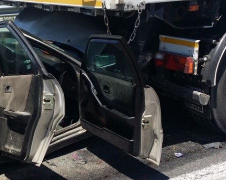 20-годишна шофьорка загина при тежка катастрофа с камион