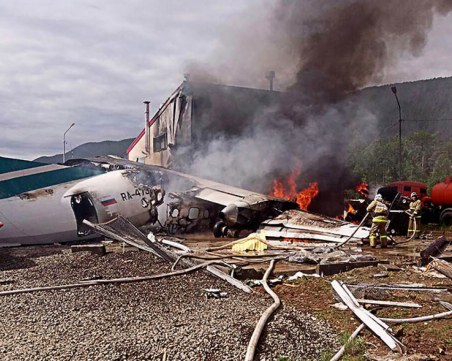 Двама загинаха при аварийно кацане на самолет