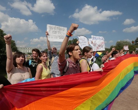 Гей писател изнася лекция на първия Скопие Прайд