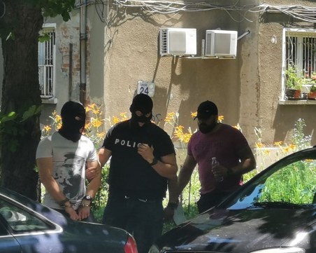 Грешка с ареста на полицай за дрога, белезниците били за друг