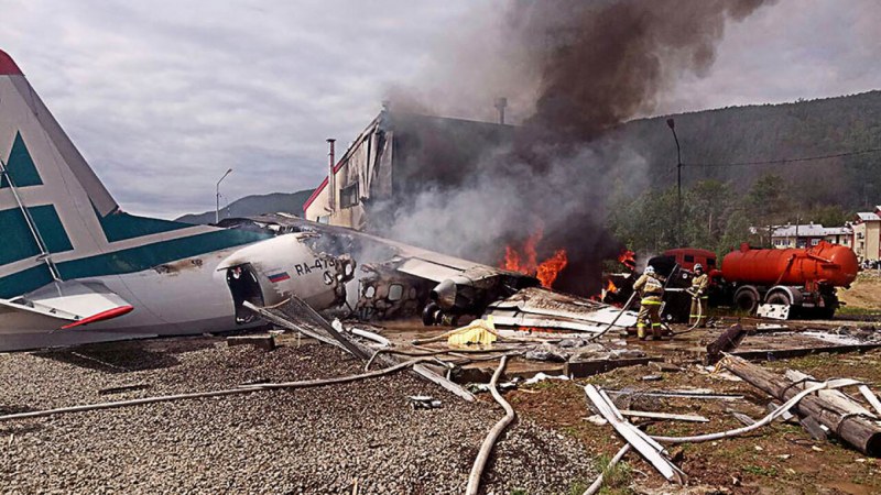Двама загинаха при аварийно кацане на самолет