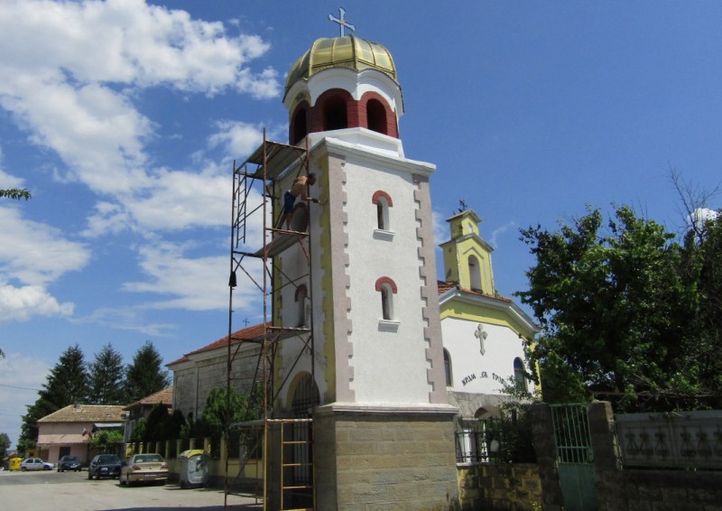 Мюсюлманин ремонтира 122-годишна църква в Преслав
