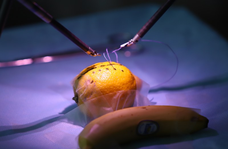 Роботът Да Винчи ще прави безкръвни операции в Майчин дом