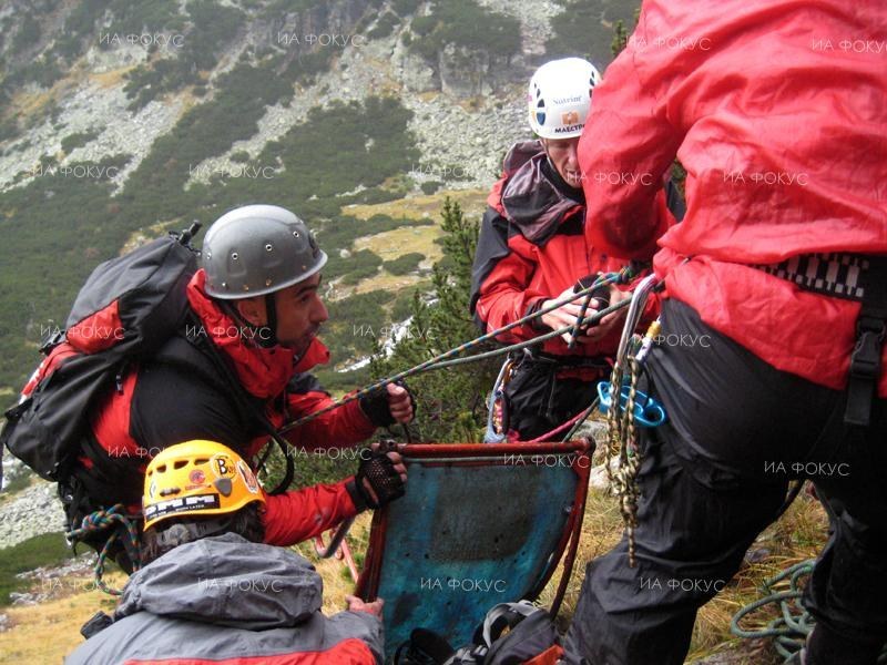 17 спасители в акция на връх Вихрен! Изведоха потрошен руснак