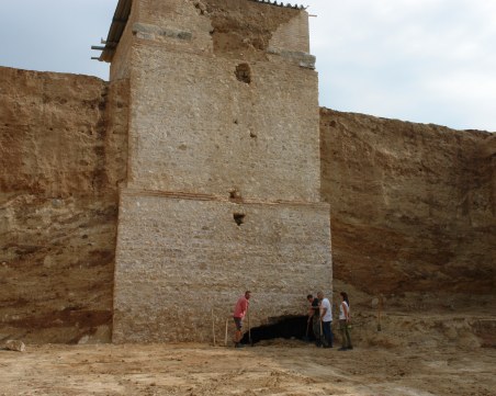 Археолози откриха тунел в Малтепе, изкопан от иманяри през 16 век, изнасяли съкровища с магарета