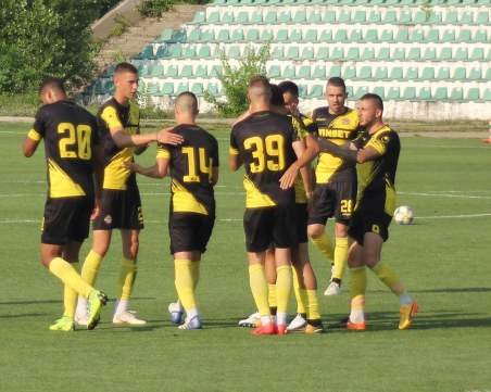 Ботев би Етър в контрола в Сливен