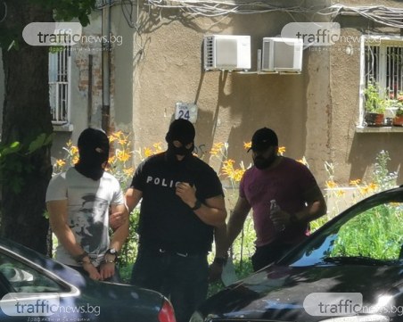 Колега натопил полицая с дрогата, тефтер издал сделките му