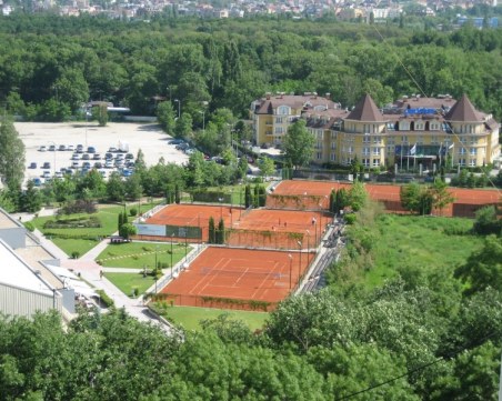 Кон за кокошка: 21 дка в Борисовата градина – заменени за 15 панелки