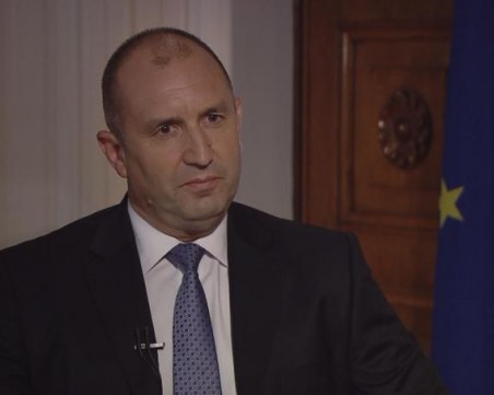 Президентът: Трябва да имаме боеспособен самолет, а не самолет за авиошоу