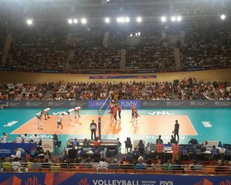 Рекорд! 6000 напълниха Колодрума за волейболните национали