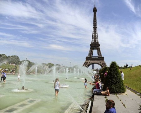 Живакът в Париж стигна 42 градуса! Още по-големи жеги удрят Франция днес