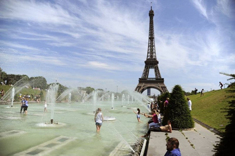 Живакът в Париж стигна 42 градуса! Още по-големи жеги удрят Франция днес