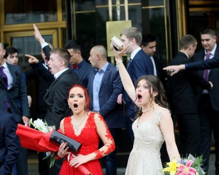 Абитуриентите трябва да си платят осигуровките за лятото,  иначе прекъсват здравните права