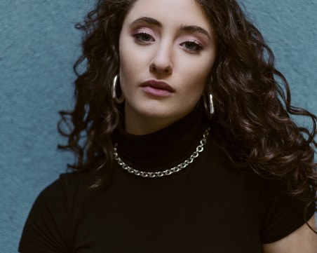 Дъщерята на Саня Армутлиева Алма е първата българка с успех в MTV