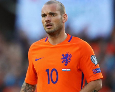 Арестуваха легенда на холандския футбол – танцувал върху покрива на автомобил