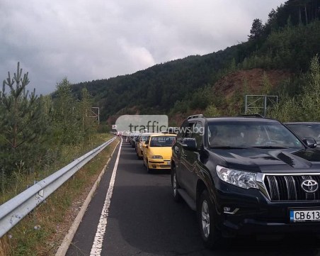 Колко е натоварен трафикът на границата с Гърция? Досега са минали над 10 000 коли