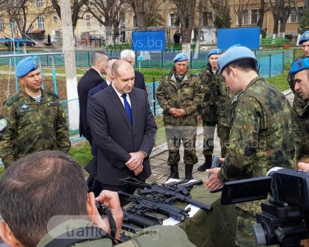 Румен Радев: Въпреки недоимъка във ВВС имаме прекрасни мъже и жени в тях