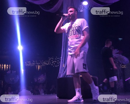 СкандаУ черпи! 700 шота в W Garden, Тото с двоен повод