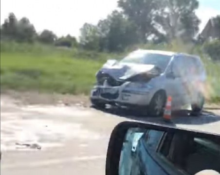 Зверска катастрофа на Околовръстното на Пловдив, един автомобил е смазан