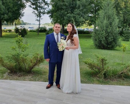 Адвокат Пенев се врече във вечна любов на половинката си Добринка