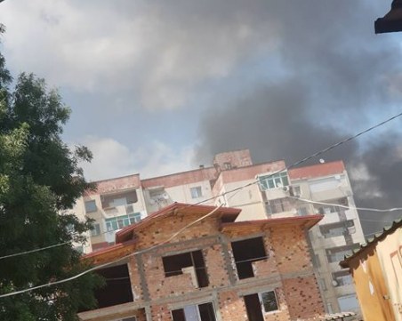 За пореден път! Гуми горят в Столипиново, черен дим се носи над града