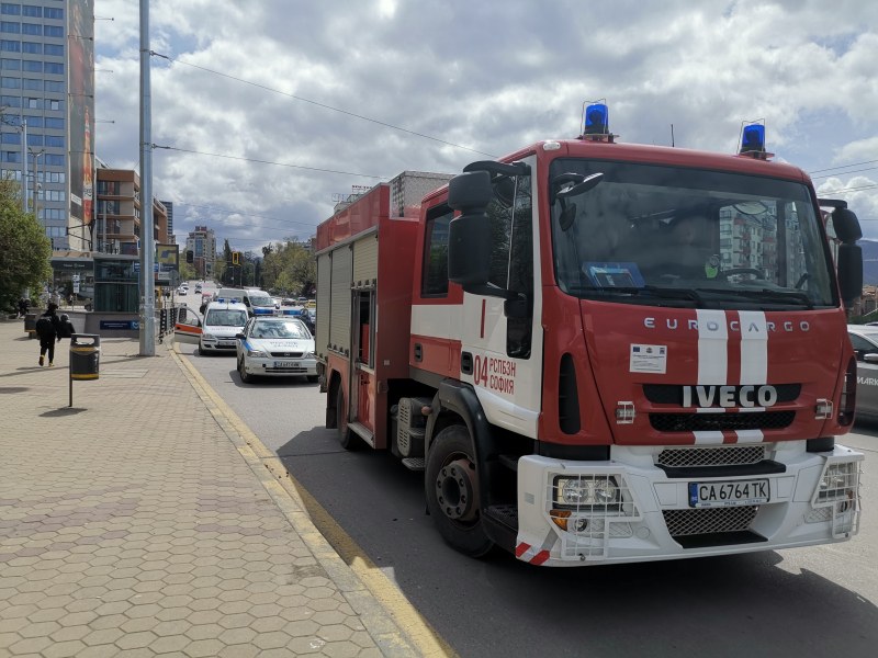 Апартамент горя в София, две жени леко пострадаха