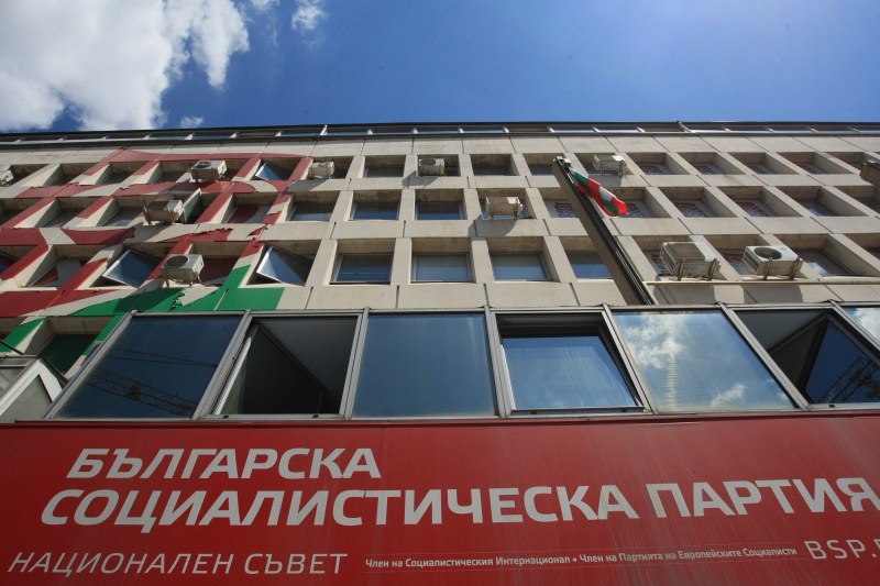 Нинова предложи Жаблянов да бъде отстранен от Изпълнителното бюро на БСП