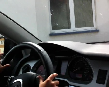 3-годишно подкара кола в Хасково! Блъсна жена, която е с опасност за живота