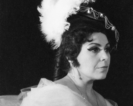 Българско сопрано, покорило Европа на три езика, с първи албум