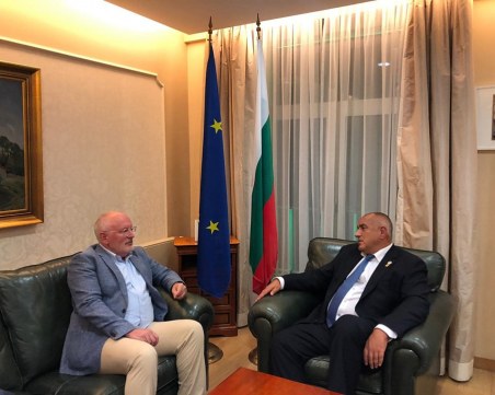 Кандидат за шеф на Еврокомисията на крака при Борисов по тъмно