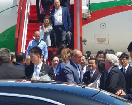 Румен Радев на посещение в Китай, среща се с премиера на страната