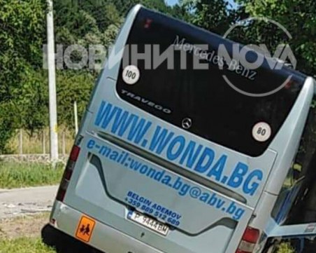 Шофьор загина при удар между автобус и кола край Рибарица