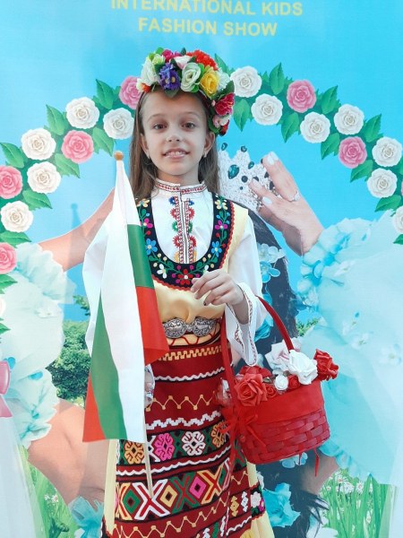 9-годишна българка спечели конкурса за най-красиво момиче на Земята