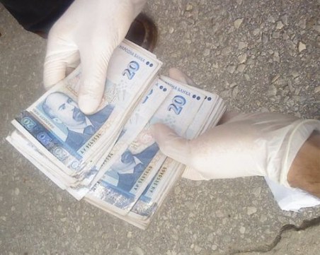 Арестуваха мъж в Сливен, задигнал почти 60 бона от офис
