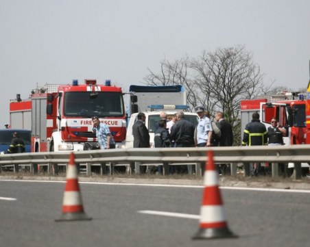 Автобус с 31 деца се запали в движение на 