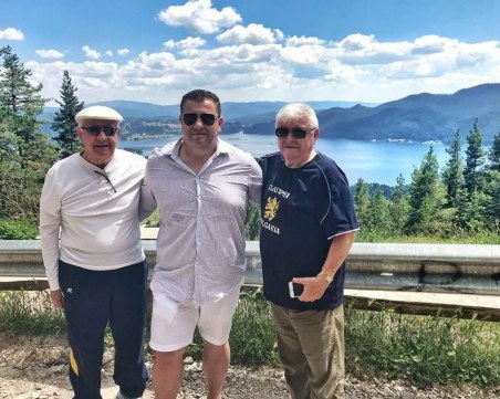 Бившият собственик на Би Ай Ти отмаря край Доспат в компанията на милионер