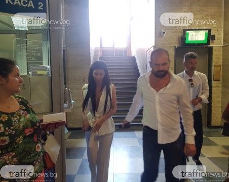 Рончев и Мегз инкогнито в съда, дизайнерката твърди, че половинката й се развежда