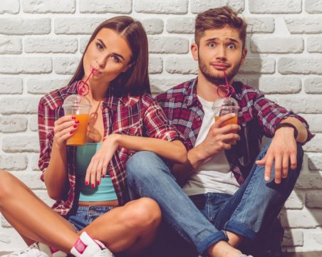 Начините, по които мъжете дразнят жените, които обичат