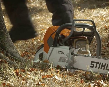 Психично болен подгони с моторна резачка съседите си в Рила