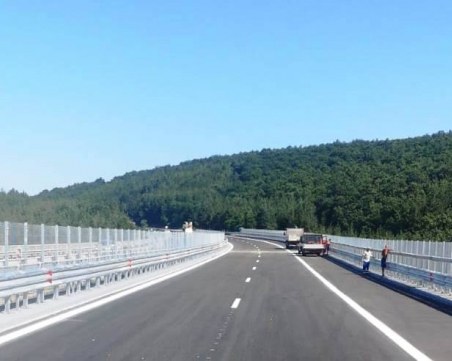 Ремонтът на виадуктите на АМ 