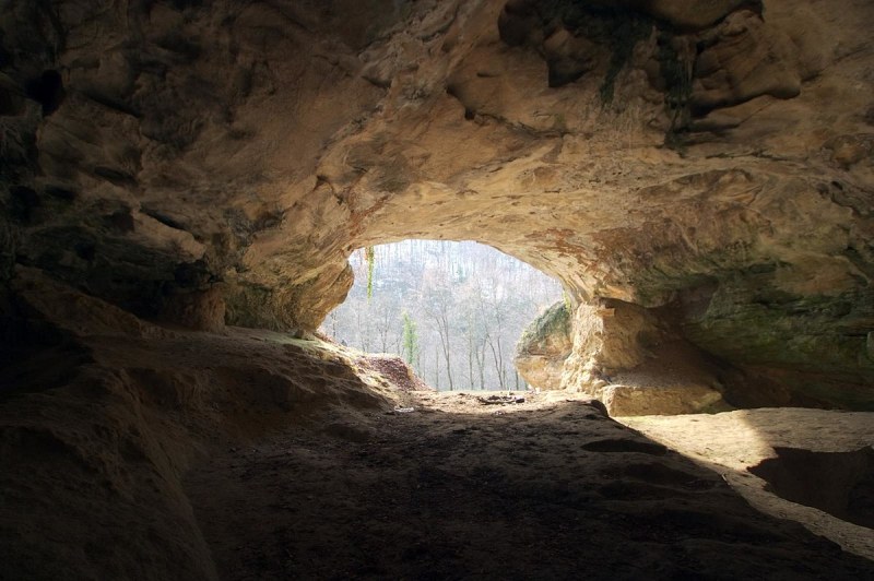 Откриха мистериозна пещера с мраморни колони край Арбанаси