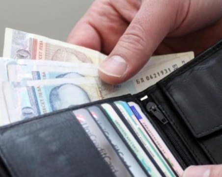70% от българите взимат заплати по-малки от 1200 лева